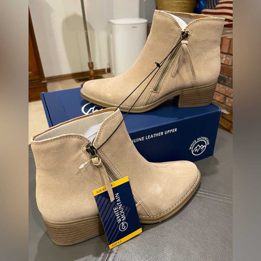 White Mountain Women's Taupe Leather Ankle Boots